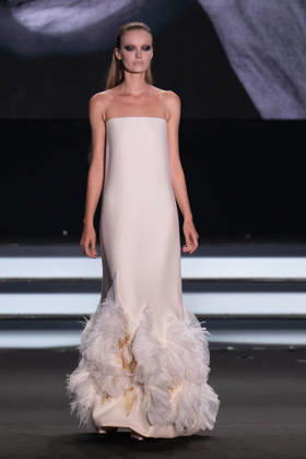 PFW - Stephane Rolland Runway A model walks the runway during the Stephane Rolland Haute Couture Fall Winter 2026 2027 show as part of Paris Fashion Week in Paris, France on July 07, 2026. Photo by Laurent Zabulon ABACAPRESS.COM  Copyright: xZabulonxLaurent ABACAx