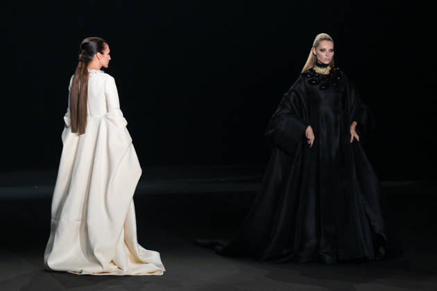 PFW - Stephane Rolland Runway A model walks the runway during the Stephane Rolland Haute Couture Fall Winter 2026 2027 show as part of Paris Fashion Week in Paris, France on July 07, 2026. Photo by Laurent Zabulon ABACAPRESS.COM  Copyright: xZabulonxLaurent ABACAx