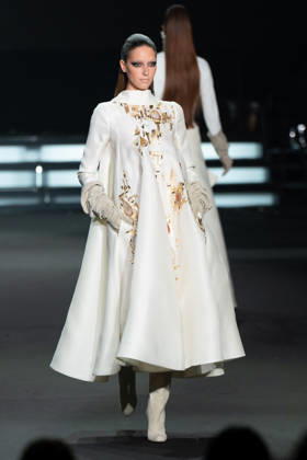 PFW - Stephane Rolland Runway A model walks the runway during the Stephane Rolland Haute Couture Fall Winter 2026 2027 show as part of Paris Fashion Week in Paris, France on July 07, 2026. Photo by Laurent Zabulon ABACAPRESS.COM  Copyright: xZabulonxLaurent ABACAx