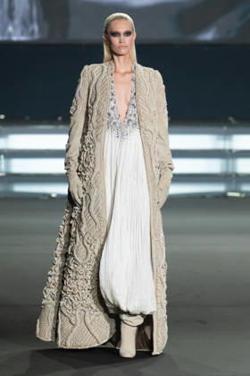 PFW - Stephane Rolland Runway A model walks the runway during the Stephane Rolland Haute Couture Fall Winter 2026 2027 show as part of Paris Fashion Week in Paris, France on July 07, 2026. Photo by Laurent Zabulon ABACAPRESS.COM  Copyright: xZabulonxLaurent ABACAx