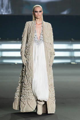 PFW - Stephane Rolland Runway A model walks the runway during the Stephane Rolland Haute Couture Fall Winter 2026 2027 show as part of Paris Fashion Week in Paris, France on July 07, 2026. Photo by Laurent Zabulon ABACAPRESS.COM  Copyright: xZabulonxLaurent ABACAx