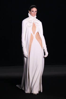PFW - Stephane Rolland Runway A model walks the runway during the Stephane Rolland Haute Couture Fall Winter 2026 2027 show as part of Paris Fashion Week in Paris, France on July 07, 2026. Photo by Laurent Zabulon ABACAPRESS.COM  Copyright: xZabulonxLaurent ABACAx