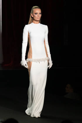 PFW - Stephane Rolland Runway A model walks the runway during the Stephane Rolland Haute Couture Fall Winter 2026 2027 show as part of Paris Fashion Week in Paris, France on July 07, 2026. Photo by Laurent Zabulon ABACAPRESS.COM  Copyright: xZabulonxLaurent ABACAx