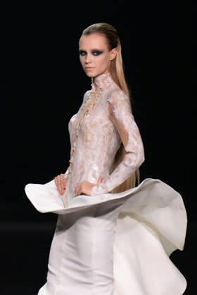 PFW - Stephane Rolland Runway A model walks the runway during the Stephane Rolland Haute Couture Fall Winter 2026 2027 show as part of Paris Fashion Week in Paris, France on July 07, 2026. Photo by Laurent Zabulon ABACAPRESS.COM  Copyright: xZabulonxLaurent ABACAx