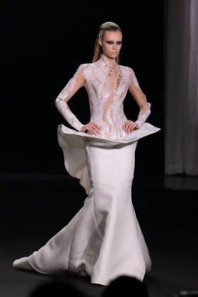 PFW - Stephane Rolland Runway A model walks the runway during the Stephane Rolland Haute Couture Fall Winter 2026 2027 show as part of Paris Fashion Week in Paris, France on July 07, 2026. Photo by Laurent Zabulon ABACAPRESS.COM  Copyright: xZabulonxLaurent ABACAx