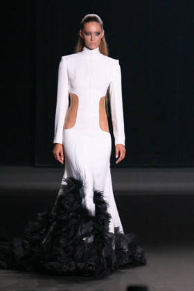 PFW - Stephane Rolland Runway A model walks the runway during the Stephane Rolland Haute Couture Fall Winter 2026 2027 show as part of Paris Fashion Week in Paris, France on July 07, 2026. Photo by Laurent Zabulon ABACAPRESS.COM  Copyright: xZabulonxLaurent ABACAx