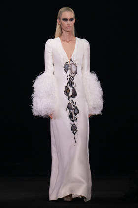PFW - Stephane Rolland Runway A model walks the runway during the Stephane Rolland Haute Couture Fall Winter 2026 2027 show as part of Paris Fashion Week in Paris, France on July 07, 2026. Photo by Laurent Zabulon ABACAPRESS.COM  Copyright: xZabulonxLaurent ABACAx