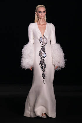 PFW - Stephane Rolland Runway A model walks the runway during the Stephane Rolland Haute Couture Fall Winter 2026 2027 show as part of Paris Fashion Week in Paris, France on July 07, 2026. Photo by Laurent Zabulon ABACAPRESS.COM  Copyright: xZabulonxLaurent ABACAx