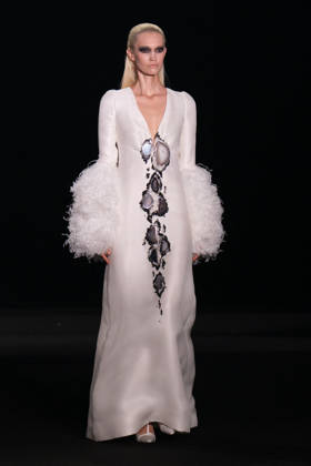 PFW - Stephane Rolland Runway A model walks the runway during the Stephane Rolland Haute Couture Fall Winter 2026 2027 show as part of Paris Fashion Week in Paris, France on July 07, 2026. Photo by Laurent Zabulon ABACAPRESS.COM  Copyright: xZabulonxLaurent ABACAx