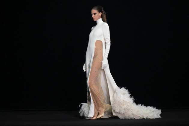 PFW - Stephane Rolland Runway A model walks the runway during the Stephane Rolland Haute Couture Fall Winter 2026 2027 show as part of Paris Fashion Week in Paris, France on July 07, 2026. Photo by Laurent Zabulon ABACAPRESS.COM  Copyright: xZabulonxLaurent ABACAx