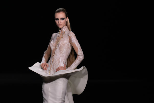 PFW - Stephane Rolland Runway A model walks the runway during the Stephane Rolland Haute Couture Fall Winter 2026 2027 show as part of Paris Fashion Week in Paris, France on July 07, 2026. Photo by Laurent Zabulon ABACAPRESS.COM  Copyright: xZabulonxLaurent ABACAx