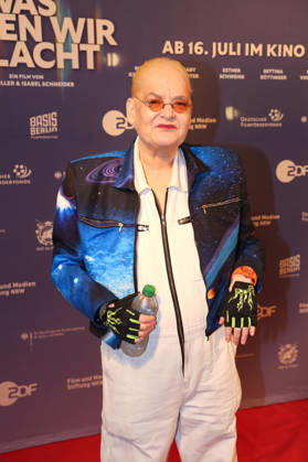 Hella von Sinnen bei der Was Haben Wir Gelacht Dokufilm Premiere am 7.07.2026 im Cineplex Filmpalast in Koeln Hella von Sinnen attends the premiere of the documentary film Was Haben Wir Gelacht on July 7, 2026, at the Cineplex Filmpalast in Cologne, Germany Was Haben Wir Gelacht Premiere in Koeln