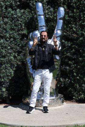 BEVERLY HILLS, CALIFORNIA - JULY 07: Ringo Starr attends Ringo s Peace & Love Birthday Celebration on July 07, 2026 in Beverly Hills, California. Credit: USA - ZUMAa123 20260707_zaa_a123_170 Copyright: xAdMediax