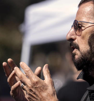 July 07, 2026 - Beverly Hills, California, USA - RINGO STARR, who turns 86 today, walks the press line during his Annual Peace & Love Birthday Celebration at Beverly Hills Garden Park. Beverly Hills USA - ZUMAce6_ 20260707_zaf_ce6_014 Copyright: xBrianxCahnx