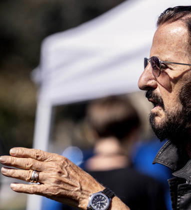 July 07, 2026 - Beverly Hills, California, USA - RINGO STARR, who turns 86 today, walks the press line during his Annual Peace & Love Birthday Celebration at Beverly Hills Garden Park. Beverly Hills USA - ZUMAce6_ 20260707_zaf_ce6_013 Copyright: xBrianxCahnx