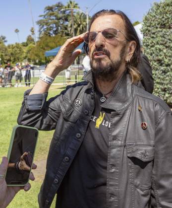 July 07, 2026 - Beverly Hills, California, USA - RINGO STARR, who turns 86 today, walks the press line during his Annual Peace & Love Birthday Celebration at Beverly Hills Garden Park. Beverly Hills USA - ZUMAce6_ 20260707_zaf_ce6_007 Copyright: xBrianxCahnx