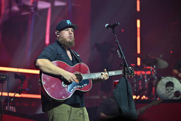 Luke Combs In Concert - Paris Luke Combs performs at the Accor Arena in Paris, France on July 7, 2026. Photo by Christophe Meng ABACAPRESS.COM Paris France  Copyright: xMengxChristophe ABACAx