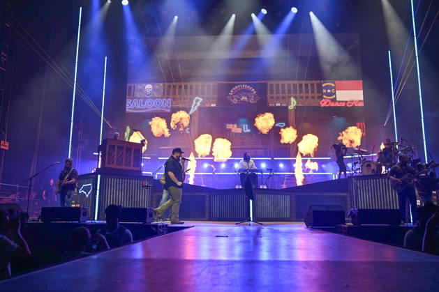 Luke Combs In Concert - Paris Luke Combs performs at the Accor Arena in Paris, France on July 7, 2026. Photo by Christophe Meng ABACAPRESS.COM Paris France  Copyright: xMengxChristophe ABACAx