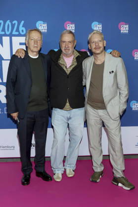 ABB EMMERICH- Thomas Woebke, Roland Emmerich, Marco Kreuzpaintner bei der Verleihung die Glaeserne Leinwand im Kino Cinemaxx in Hamburg am 07.07.2026 Hamburg Deutschland