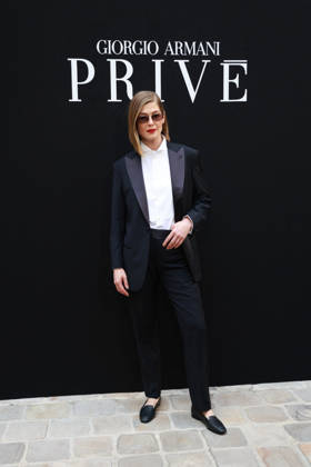 Rosamund Pike at the Giorgio Armani Privé Fall Winter 2026–2027 Haute Couture Collection fashion show during Paris Fashion Week, July 7, 2026 Celebrities at the Giorgio Armani Privé Fall Winter 2026–2027 Haute Couture Collection fashion show during Paris Fashion Week, July 7, 2026, Paris, France  Copyright: xFlorianxLaviellex xBestimagexFlorianxLaviellex xBestimagex