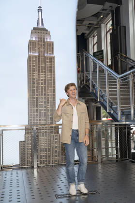 July 7, 2026, New York, New York, USA: ROBERT IRWIN visits the Empire State Building in New York to celebrate the upcoming premiere of Dancing with the Stars The Next Pro on ABC. 7 July 2026 New York USA  - ZUMAa265 20260707_zep_a265_013 Copyright: xEricxAcquayex