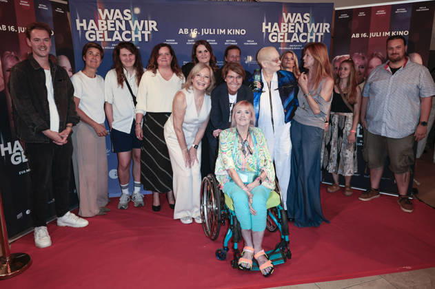 Maren Kroymann, Bettina Böttinger, Gaby Köster, Hella von Sinnen und Esther Schweins mit Cast und Team bei der Premiere des Dokumentarfilms Was haben wir gelacht im Filmpalast. Köln, 07.07.2026