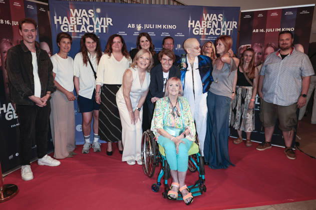 Maren Kroymann, Bettina Böttinger, Gaby Köster, Hella von Sinnen und Esther Schweins mit Cast und Team bei der Premiere des Dokumentarfilms Was haben wir gelacht im Filmpalast. Köln, 07.07.2026