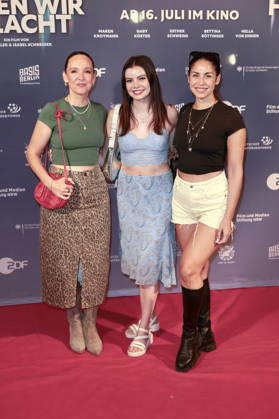 Carolin Kebekus, Maria Clara Groppler und Negah Amiri bei der Premiere des Dokumentarfilms Was haben wir gelacht im Filmpalast. Köln, 07.07.2026