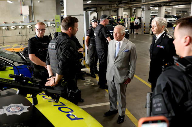 King Charles III Opens Headquarters Of The British Transport Police in London, UK, 08 July 2026 LONDON, ENGLAND - JULY 08: King Charles III (C) speaks with firearms officers about their role in protecting the underground and rail network as he attends the official opening of the British Transport Police Headquarters on July 08, 2026 in London, England. During the engagement, His Majesty met British Transport Police (BTP) officers and first responders who attended the scene after the Bedford train crash on June 19., Credit:Shane Anthony Sinclair PA ROTA - B68 Avalon London, United Kingdom Copyright: xShanexAnthonyxSinclairx xPAxROTAx-xB68x xAvalonx 1115231833