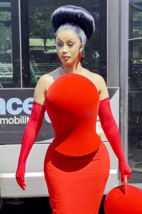Cardi B arrives at the Robert Wun Haute Couture Fall Winter 2026–2027 show during Paris Fashion Week (PFW) in Paris, France, on July 8, 2026 Gedeon Taieb Bestimage Cardi B arrives at the Robert Wun Haute Couture Fall Winter 2026–2027 show during Paris Fashion Week (PFW) in Paris, France, on July 8, 2026 Paris, France Copyright: xGedeonxTaiebx xBestimagexGedeonxTaiebx xBestimagex