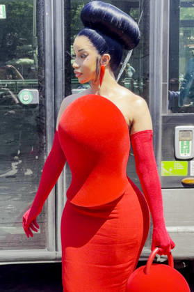 Cardi B arrives at the Robert Wun Haute Couture Fall Winter 2026–2027 show during Paris Fashion Week (PFW) in Paris, France, on July 8, 2026 Gedeon Taieb Bestimage Cardi B arrives at the Robert Wun Haute Couture Fall Winter 2026–2027 show during Paris Fashion Week (PFW) in Paris, France, on July 8, 2026 Paris, France Copyright: xGedeonxTaiebx xBestimagexGedeonxTaiebx xBestimagex