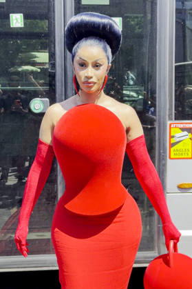 Cardi B arrives at the Robert Wun Haute Couture Fall Winter 2026–2027 show during Paris Fashion Week (PFW) in Paris, France, on July 8, 2026 Gedeon Taieb Bestimage Cardi B arrives at the Robert Wun Haute Couture Fall Winter 2026–2027 show during Paris Fashion Week (PFW) in Paris, France, on July 8, 2026 Paris, France Copyright: xGedeonxTaiebx xBestimagexGedeonxTaiebx xBestimagex