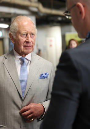 King Charles III Opens Headquarters Of The British Transport Police LONDON, ENGLAND - JULY 08: King Charles III speaks with specialist officers as he attends the official opening of the British Transport Police Headquarters on July 08, 2026 in London, England. During the engagement, His Majesty met British Transport Police (BTP) officers and first responders who attended the scene after the Bedford train crash on June 19., Credit:Shane Anthony Sinclair PA ROTA - B68 Avalon United Kingdom, England, London Copyright: xShanexAnthonyxSinclairx xPAxROTAx-xB68x xAvalonx 1115254707
