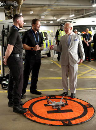 King Charles III Opens Headquarters Of The British Transport Police LONDON, ENGLAND - JULY 08: King Charles III speaks with specialist officers from thedrone team for a demonstration of their capabilities during the official opening of the British Transport Police Headquarters on July 08, 2026 in London, England. During the engagement, His Majesty met British Transport Police (BTP) officers and first responders who attended the scene after the Bedford train crash on June 19., Credit:Shane Anthony Sinclair PA ROTA - B68 Avalon United Kingdom, England, London Copyright: xShanexAnthonyxSinclairx xPAxROTAx-xB68x xAvalonx 1115254759