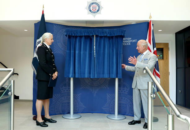 King Charles III Opens Headquarters Of The British Transport Police LONDON, ENGLAND - JULY 08: King Charles III (R) smiles ahead of unveiling a plaque during the official opening of the British Transport Police Headquarters on July 08, 2026 in London, England. During the engagement, His Majesty met British Transport Police (BTP) officers and first responders who attended the scene after the Bedford train crash on June 19., Credit:Shane Anthony Sinclair PA ROTA - B68 Avalon United Kingdom, England, London Copyright: xShanexAnthonyxSinclairx xPAxROTAx-xB68x xAvalonx 1115254786