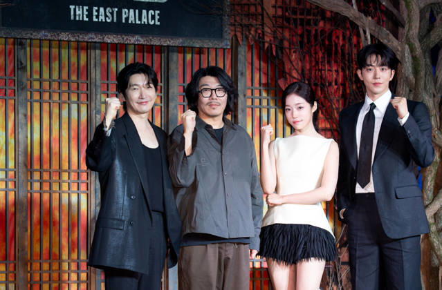 Jo Seung-Woo, Choi Jung-Kyu, Roh Yoon-Seo and Nam Joo-Hyuk, July 8, 2026 : Director Choi Jung-Kyu (2nd L) with cast members (L-R) Jo Seung-Woo, Roh Yoon-Seo and Nam Joo-Hyuk at a press conference for the upcoming Netflix original series The East Palace in Seoul, South Korea. The action-packed eight-episode period drama follows a man with the unique ability to cross over into the spirit realm and a court lady harboring a mysterious past. Summoned by the king, the duo is tasked with untangling dangerous histories to uncover a secret buried in the very heart of the palace. The series will be released on July 17. aflo_337318434