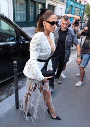 Jennifer Lopez arrives at the Zuhair Murad Haute Couture Fall Winter 2026–2027 show during Paris Fashion Week (PFW) at the Collège des Bernardins in Paris, France, on July 8, 2026. Denis Guignebourg, Bestimage. Jennifer Lopez arrives at the Zuhair Murad Haute Couture Fall Winter 2026–2027 show during Paris Fashion Week (PFW) at the Collège des Bernardins in Paris, France, on July 8, 2026. Paris, France Copyright: xDenisxGuignebourgx xBestimagexDenisxGuignebourgx xBestimagex