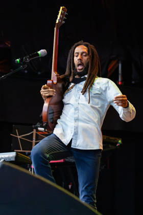 08.07.2026, Bellinzona, Parco Urbano, Nevermind Music Fest 2026: Julian Marley & The Uprising. Julian Marley (lead vocals, guitar & keyboard) Bellinzona Parco Urbano Ticino Switzerland Copyright: xJustPictures.ch FrancescoxMinghettix jp-en-FrMi-_NG_0442