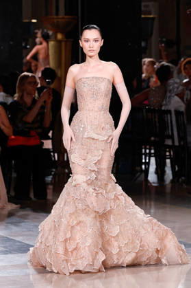 (260708) -- PARIS, July 8, 2026 -- A model presents a creation by Elie Saab during the Haute Couture Week Fall Winter 2026-2027 in Paris, France, July 8, 2026. (MeetEurope Handout via Xinhua) FRANCE-PARIS-HAUTE COUTURE WEEK-ELIE SAAB XinxHuashefa 