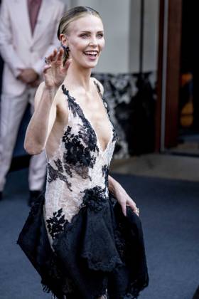 July 8, 2026, Paris, Fra, France: Charlize Theron arrive at the Odyssey premiere in Paris Paris France - ZUMAv140 20260708_zip_v140_007 Copyright: xReginaxVoroninax