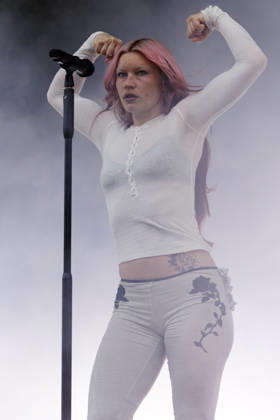 Wet Leg perform at Castlefield Bowl Rhian Teasdale of Wet Leg performs at Castlefield Bowl, Manchester, England, 8th July 2026, Credit:Mike Gray MIKE GRAY - B4227 Avalon Copyright: xMikexGrayx xMIKExGRAYx-xB4227x xAvalonx 1115343184