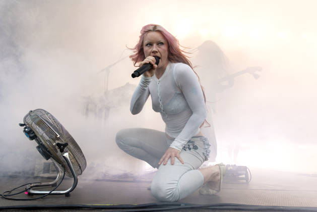 Wet Leg perform at Castlefield Bowl Rhian Teasdale of Wet Leg performs at Castlefield Bowl, Manchester, England, 8th July 2026, Credit:Mike Gray MIKE GRAY - B4227 Avalon Copyright: xMikexGrayx xMIKExGRAYx-xB4227x xAvalonx 1115343194