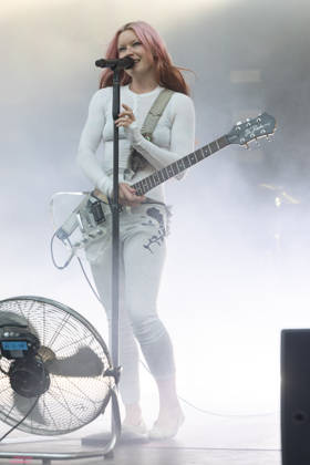 Wet Leg perform at Castlefield Bowl Rhian Teasdale of Wet Leg performs at Castlefield Bowl, Manchester, England, 8th July 2026, Credit:Mike Gray MIKE GRAY - B4227 Avalon Copyright: xMikexGrayx xMIKExGRAYx-xB4227x xAvalonx 1115343433