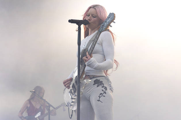Wet Leg perform at Castlefield Bowl Rhian Teasdale of Wet Leg performs at Castlefield Bowl, Manchester, England, 8th July 2026, Credit:Mike Gray MIKE GRAY - B4227 Avalon Copyright: xMikexGrayx xMIKExGRAYx-xB4227x xAvalonx 1115343462