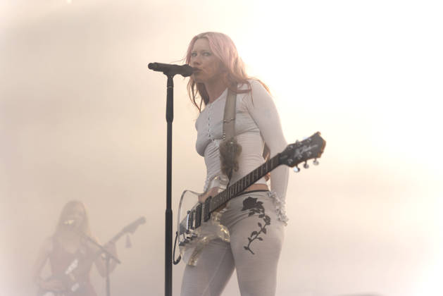 Wet Leg perform at Castlefield Bowl Rhian Teasdale of Wet Leg performs at Castlefield Bowl, Manchester, England, 8th July 2026, Credit:Mike Gray MIKE GRAY - B4227 Avalon Copyright: xMikexGrayx xMIKExGRAYx-xB4227x xAvalonx 1115343493