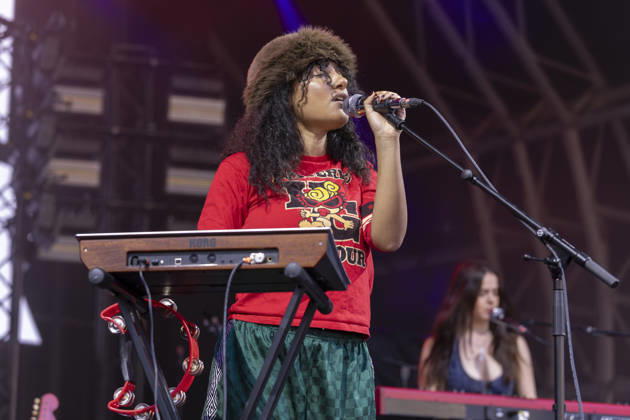 English Teacher perform at Castlefield Bowl Lily Fontaine of English Teacher performs at Castlefield Bowl, Manchester, England, 8th July 2026, Credit:Mike Gray MIKE GRAY - B4227 Avalon  Copyright: xMikexGrayx xMIKExGRAYx-xB4227x xAvalonx 1115343817