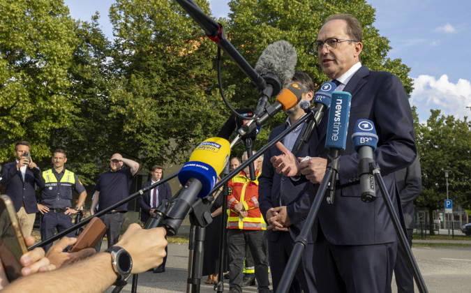 Bundesminister des Innern Alexander Dobrindt gibt eine Pressekonferenz Amoklauf am Welfen-Gymnasium , zwei schwerverletzte Mädchen in Schongau Datum: 08.07.2026
