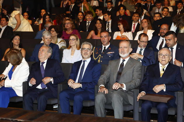 King Felipe presides over the award ceremony for the 44th edition of the La Caixa Foundation’s Javier Godó i Postgraduate Scholarships Abroad, King Felipe VI and Isidro Fainé during the award ceremony for the 44th edition of the La Caixa Foundation’s postgraduate scholarships abroad, July 9, 2026, in Madrid, Spain CELEBRITIES LA CAIXA FOUNDATION SCHOLARSHIPS Antonio Gutié Madrid Madrid Spain Copyright: xAntonioxGutià rrezx 7655493