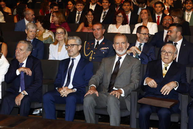 King Felipe presides over the award ceremony for the 44th edition of the La Caixa Foundation’s Javier Godó i Postgraduate Scholarships Abroad, King Felipe VI and Isidro Fainé during the award ceremony for the 44th edition of the La Caixa Foundation’s postgraduate scholarships abroad, July 9, 2026, in Madrid, Spain CELEBRITIES LA CAIXA FOUNDATION SCHOLARSHIPS Antonio Gutié Madrid Madrid Spain Copyright: xAntonioxGutià rrezx 7655494