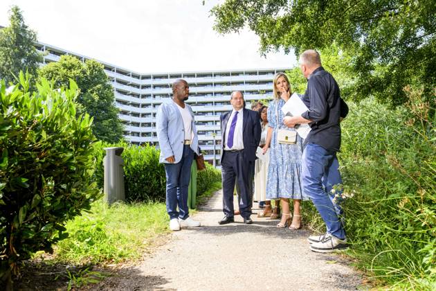 Queen Máxima and Hans Vijlbrief During Working Visit - Amsterdam Queen Máxima and Minister of Social Affairs and Employment Hans Vijlbrief visit the Zuidoost district in Amsterdam as part of the Debt-Free Neighbourhood approach on July 9, 2026, to share knowledge regarding area-based working, scaling up successful initiatives, and cooperation with the Foundation for Financial Health in the Netherlands (SFGN). Photo by Bruno Press ABACAPRESS.COM Netherlands Copyright: xBrunoxPress ABACAx
